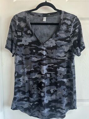 Athleta Gray and Black Camouflage V-Neck Women's Tee